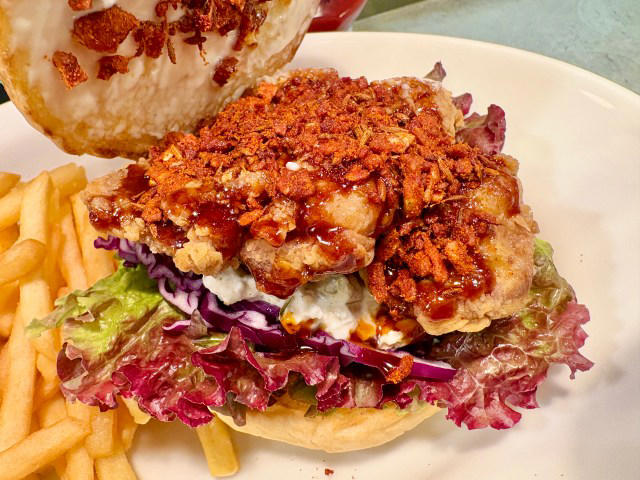 【夏に食べたいものだらけ♡】, 【夏気分高まるハンバーガー】, 【ショコラのかき氷】, 【夢中になっちゃうラッシーカクテル】, 【夏にしか味わえないメニューを楽しもう！】