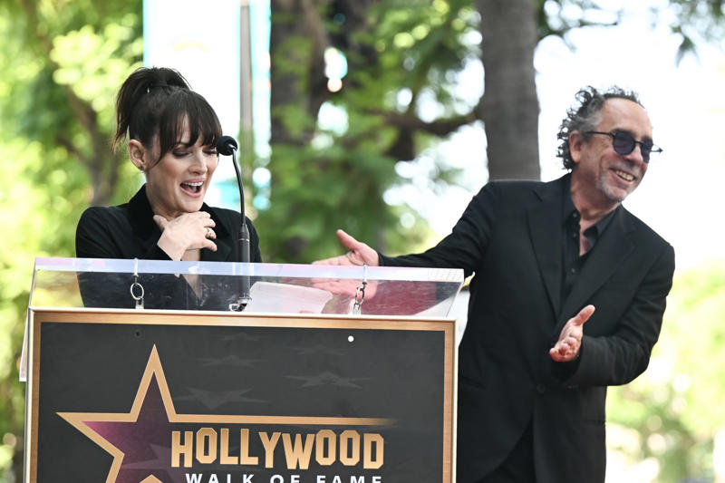 The teenager who came from Minnesota, From voracious reader to precocious actress, 'Beetlejuice' catapulted her into weirdness, 'Heathers': The queen of bad influences, Johnny Depp, the tattoo, and the drama, The indie girl who conquered the mainstream, A Jane Austen with Doc Martens, Between reality and a nineties myth, Winona and the not so minor theft, From scandal to temporary retirement, The resurrection: 'Stranger Things', Always more than just a pretty face, Winona vs. the star system