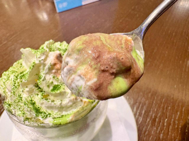 【夏に食べたいものだらけ♡】, 【夏気分高まるハンバーガー】, 【ショコラのかき氷】, 【夢中になっちゃうラッシーカクテル】, 【夏にしか味わえないメニューを楽しもう！】