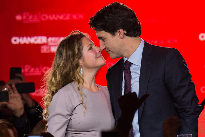 Two years divorced The spark of love in Canada?, Quote in 'Le Violon', One nail drives out another nail, The quote was real, but... what did it mean?, 'The Lifetimes Tour', On tour until the end of 2025, The mystery of the moment, Divorced and open to love, Surprise goodbye to Orlando, Two years divorced, The world waits patiently for an answer