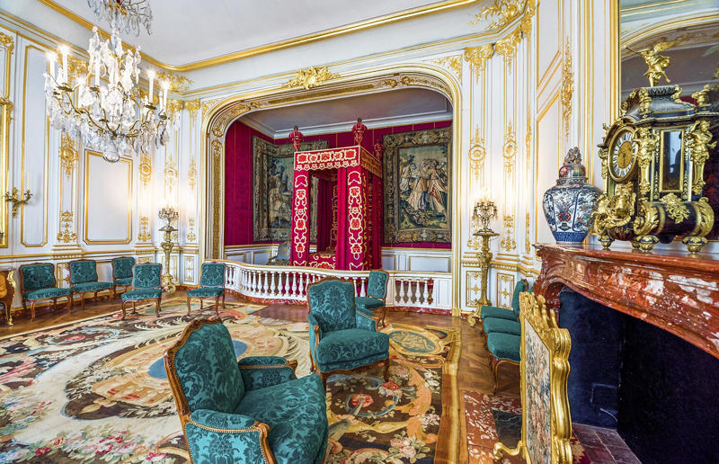Château de Chambord, France Home, grand home, Hearst Castle, California, USA, Como House, Australia, Winter Palace, Russia, Biltmore, North Carolina, USA, Palace of Versailles, France, Highclere Castle, UK, Mysore Palace, India, The Castle of Ravadinovo, Bulgaria, Casa Loma, Canada, Blenheim Palace, UK, Oheka Castle, New York, USA, Pena Palace, Portugal, Burghley House, UK, Neuschwanstein Castle, Germany, The Breakers, Rhode Island, USA, Dolmabahçe Palace, Turkey, Château de Chambord, France, Iolani Palace, Hawaii, USA, Himeji Castle, Japan, Hampton Court Palace, UK, Alhambra, Spain, De Haar Castle, Netherlands