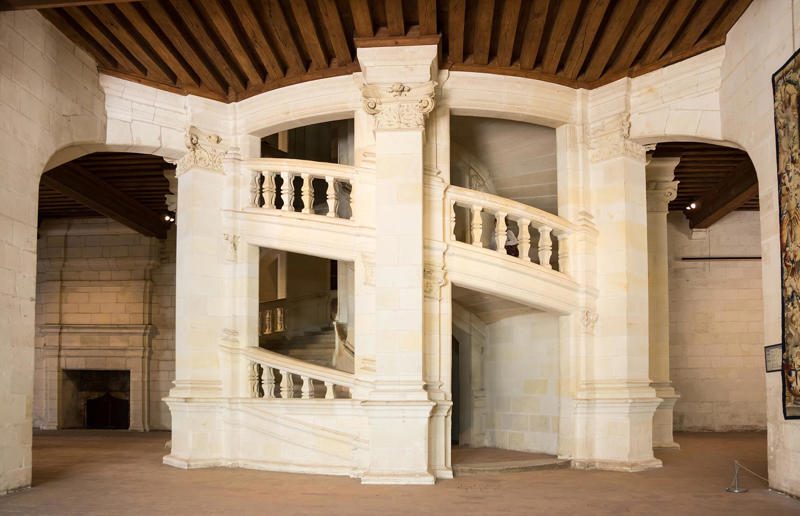 Château de Chambord, France Home, grand home, Hearst Castle, California, USA, Como House, Australia, Winter Palace, Russia, Biltmore, North Carolina, USA, Palace of Versailles, France, Highclere Castle, UK, Mysore Palace, India, The Castle of Ravadinovo, Bulgaria, Casa Loma, Canada, Blenheim Palace, UK, Oheka Castle, New York, USA, Pena Palace, Portugal, Burghley House, UK, Neuschwanstein Castle, Germany, The Breakers, Rhode Island, USA, Dolmabahçe Palace, Turkey, Château de Chambord, France, Iolani Palace, Hawaii, USA, Himeji Castle, Japan, Hampton Court Palace, UK, Alhambra, Spain, De Haar Castle, Netherlands