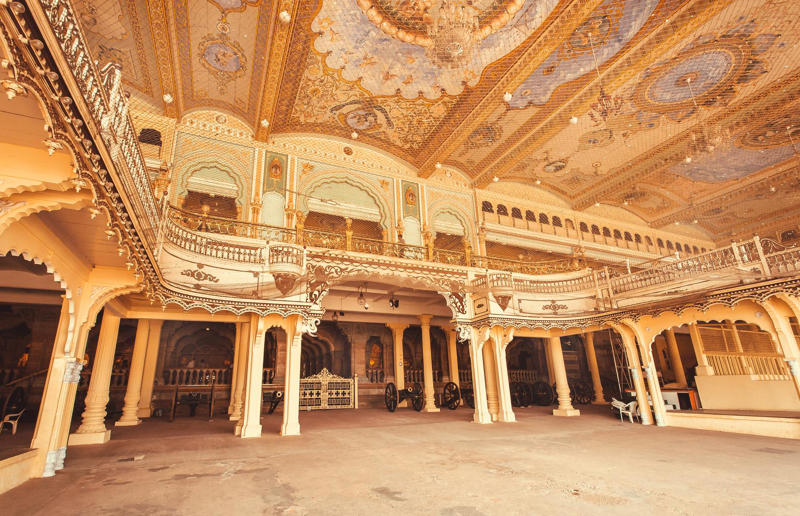 Mysore Palace, India Home, grand home, Hearst Castle, California, USA, Como House, Australia, Winter Palace, Russia, Biltmore, North Carolina, USA, Palace of Versailles, France, Highclere Castle, UK, Mysore Palace, India, The Castle of Ravadinovo, Bulgaria, Casa Loma, Canada, Blenheim Palace, UK, Oheka Castle, New York, USA, Pena Palace, Portugal, Burghley House, UK, Neuschwanstein Castle, Germany, The Breakers, Rhode Island, USA, Dolmabahçe Palace, Turkey, Château de Chambord, France, Iolani Palace, Hawaii, USA, Himeji Castle, Japan, Hampton Court Palace, UK, Alhambra, Spain, De Haar Castle, Netherlands