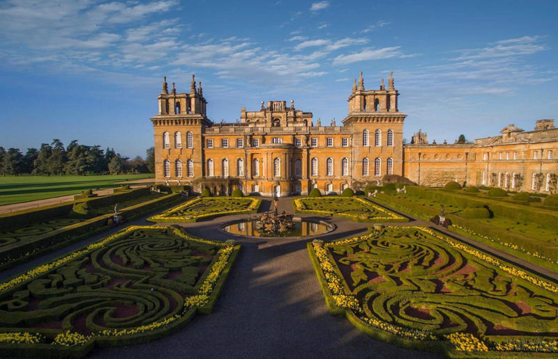 Blenheim Palace, UK Home, grand home, Hearst Castle, California, USA, Como House, Australia, Winter Palace, Russia, Biltmore, North Carolina, USA, Palace of Versailles, France, Highclere Castle, UK, Mysore Palace, India, The Castle of Ravadinovo, Bulgaria, Casa Loma, Canada, Blenheim Palace, UK, Oheka Castle, New York, USA, Pena Palace, Portugal, Burghley House, UK, Neuschwanstein Castle, Germany, The Breakers, Rhode Island, USA, Dolmabahçe Palace, Turkey, Château de Chambord, France, Iolani Palace, Hawaii, USA, Himeji Castle, Japan, Hampton Court Palace, UK, Alhambra, Spain, De Haar Castle, Netherlands