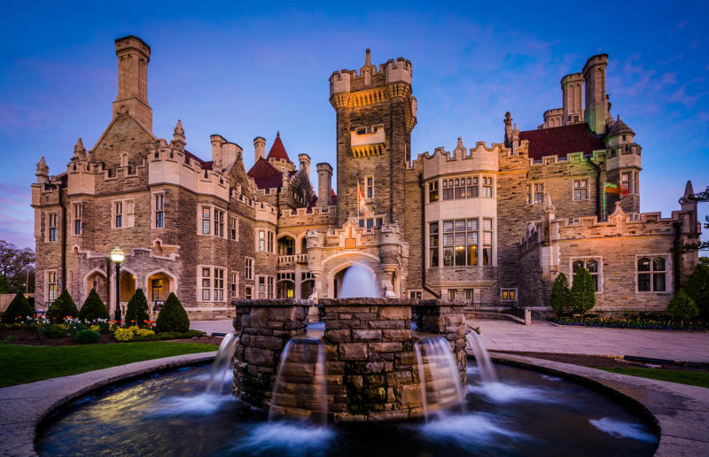 Casa Loma, Canada Home, grand home, Hearst Castle, California, USA, Como House, Australia, Winter Palace, Russia, Biltmore, North Carolina, USA, Palace of Versailles, France, Highclere Castle, UK, Mysore Palace, India, The Castle of Ravadinovo, Bulgaria, Casa Loma, Canada, Blenheim Palace, UK, Oheka Castle, New York, USA, Pena Palace, Portugal, Burghley House, UK, Neuschwanstein Castle, Germany, The Breakers, Rhode Island, USA, Dolmabahçe Palace, Turkey, Château de Chambord, France, Iolani Palace, Hawaii, USA, Himeji Castle, Japan, Hampton Court Palace, UK, Alhambra, Spain, De Haar Castle, Netherlands