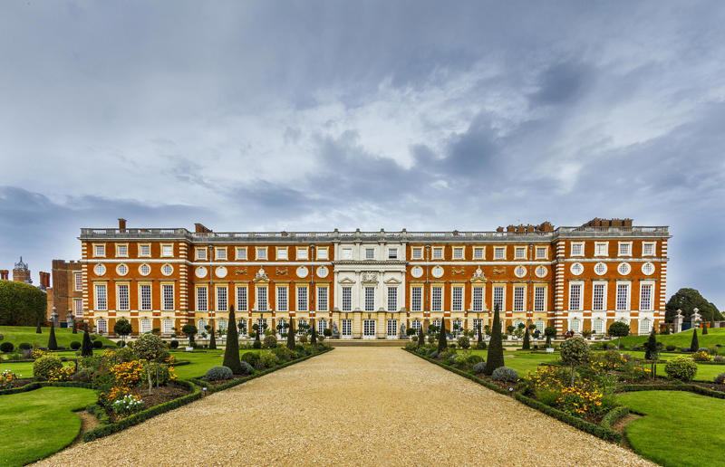 Hampton Court Palace, UK Home, grand home, Hearst Castle, California, USA, Como House, Australia, Winter Palace, Russia, Biltmore, North Carolina, USA, Palace of Versailles, France, Highclere Castle, UK, Mysore Palace, India, The Castle of Ravadinovo, Bulgaria, Casa Loma, Canada, Blenheim Palace, UK, Oheka Castle, New York, USA, Pena Palace, Portugal, Burghley House, UK, Neuschwanstein Castle, Germany, The Breakers, Rhode Island, USA, Dolmabahçe Palace, Turkey, Château de Chambord, France, Iolani Palace, Hawaii, USA, Himeji Castle, Japan, Hampton Court Palace, UK, Alhambra, Spain, De Haar Castle, Netherlands