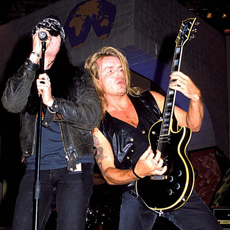 Roxette – Doctor Feelgood (1975), Aqualung – Jethro Tull (1971), Sweet Child O’ Mine – Guns N’ Roses (1988), Breadfan – Budgie (1973), All Right Now – Free (1970), Bo Diddley – Bo Diddley (1955), The Trooper – Iron Maiden (1983), Walk This Way – Aerosmith (1975), Hocus Pocus – Focus (1970), Smokestack Lightning – Howlin’ Wolf (1956), Alternative Ulster – Stiff Little Fingers (1979), Gimme Shelter – The Rolling Stones (1969), Marquee Moon – Television (1977), Pretty Vacant – Sex Pistols (1976), Kashmir – Led Zeppelin (1975), She Sells Sanctuary – The Cult (1985), Thunderstruck – AC/DC (1990), Limelight – Rush (1981), Money For Nothing – Dire Straits (1985), Money – Pink Floyd (1973), Jailbreak – Thin Lizzy (1976), Rebel Rebel – David Bowie (1974), Sweet Home Alabama – Lynyrd Skynyrd (1974), Won’t Get Fooled Again – The Who (1971), Plug in Baby – Muse (2001), Caroline – Status Quo (1973), Ain’t Talkin’ ’Bout Love – Van Halen (1978), Taxman – The Beatles (1966), Reelin’ in the Years – Steely Dan (1972), Enter Sandman – Metallica (1991), Plus: Five bonus tracks