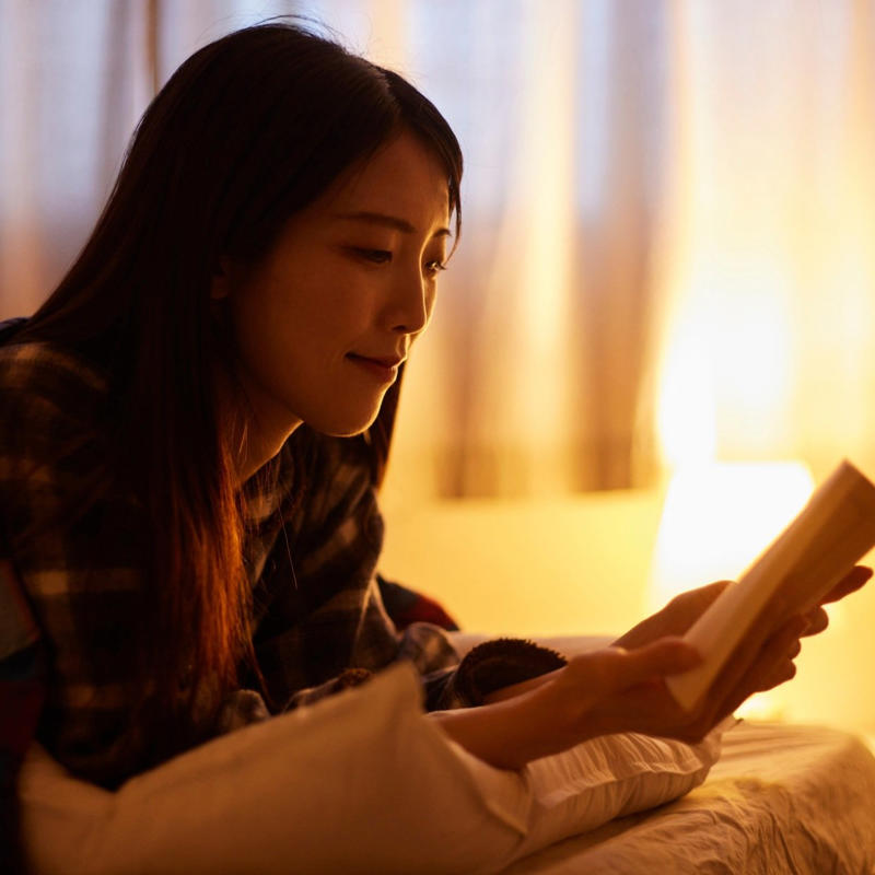 一日の疲れをリセットできる, 前向きな気持ちで眠りにつける, 自己肯定感が高まる, 1. 感謝の気持ちを書き出す, 2. お気に入りの香りで癒される, 3. 温かいお風呂で心身を整える, 4. スマホを手放して静けさを味わう, 5. 自分の時間をつくって気分転換する