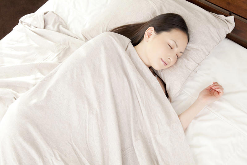 一日の疲れをリセットできる, 前向きな気持ちで眠りにつける, 自己肯定感が高まる, 1. 感謝の気持ちを書き出す, 2. お気に入りの香りで癒される, 3. 温かいお風呂で心身を整える, 4. スマホを手放して静けさを味わう, 5. 自分の時間をつくって気分転換する