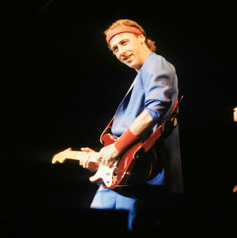 Roxette – Doctor Feelgood (1975), Aqualung – Jethro Tull (1971), Sweet Child O’ Mine – Guns N’ Roses (1988), Breadfan – Budgie (1973), All Right Now – Free (1970), Bo Diddley – Bo Diddley (1955), The Trooper – Iron Maiden (1983), Walk This Way – Aerosmith (1975), Hocus Pocus – Focus (1970), Smokestack Lightning – Howlin’ Wolf (1956), Alternative Ulster – Stiff Little Fingers (1979), Gimme Shelter – The Rolling Stones (1969), Marquee Moon – Television (1977), Pretty Vacant – Sex Pistols (1976), Kashmir – Led Zeppelin (1975), She Sells Sanctuary – The Cult (1985), Thunderstruck – AC/DC (1990), Limelight – Rush (1981), Money For Nothing – Dire Straits (1985), Money – Pink Floyd (1973), Jailbreak – Thin Lizzy (1976), Rebel Rebel – David Bowie (1974), Sweet Home Alabama – Lynyrd Skynyrd (1974), Won’t Get Fooled Again – The Who (1971), Plug in Baby – Muse (2001), Caroline – Status Quo (1973), Ain’t Talkin’ ’Bout Love – Van Halen (1978), Taxman – The Beatles (1966), Reelin’ in the Years – Steely Dan (1972), Enter Sandman – Metallica (1991), Plus: Five bonus tracks