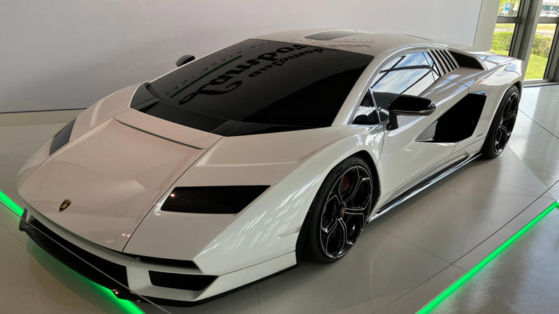 Lamborghini Espada (155 mph), Lamborghini 350 GT (158 mph), Lamborghini Islero (161 mph), Lamborghini Gallardo LP 570-4 Superleggera (202 mph), Lamborghini Huracán LP 610-4 (202 mph), Lamborghini Reventón (211 mph), Lamborghini Aventador SVJ (217 mph), Lamborghini Centenario (217 mph), Lamborghini Sián FKP 37 (217 mph), Lamborghini Revuelto (217 mph), Lamborghini SC20 (220+ mph), Lamborghini Veneno (221 mph), Lamborghini Countach LPI 800-4 (221 mph)