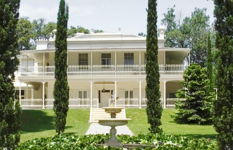 Como House, Australia Home, grand home, Hearst Castle, California, USA, Como House, Australia, Winter Palace, Russia, Biltmore, North Carolina, USA, Palace of Versailles, France, Highclere Castle, UK, Mysore Palace, India, The Castle of Ravadinovo, Bulgaria, Casa Loma, Canada, Blenheim Palace, UK, Oheka Castle, New York, USA, Pena Palace, Portugal, Burghley House, UK, Neuschwanstein Castle, Germany, The Breakers, Rhode Island, USA, Dolmabahçe Palace, Turkey, Château de Chambord, France, Iolani Palace, Hawaii, USA, Himeji Castle, Japan, Hampton Court Palace, UK, Alhambra, Spain, De Haar Castle, Netherlands