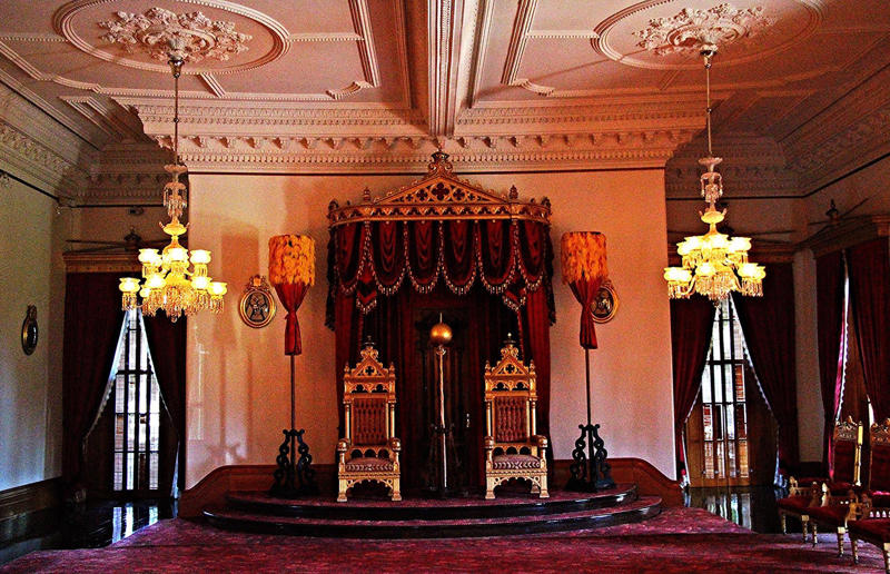 Iolani Palace, Hawaii, USA Home, grand home, Hearst Castle, California, USA, Como House, Australia, Winter Palace, Russia, Biltmore, North Carolina, USA, Palace of Versailles, France, Highclere Castle, UK, Mysore Palace, India, The Castle of Ravadinovo, Bulgaria, Casa Loma, Canada, Blenheim Palace, UK, Oheka Castle, New York, USA, Pena Palace, Portugal, Burghley House, UK, Neuschwanstein Castle, Germany, The Breakers, Rhode Island, USA, Dolmabahçe Palace, Turkey, Château de Chambord, France, Iolani Palace, Hawaii, USA, Himeji Castle, Japan, Hampton Court Palace, UK, Alhambra, Spain, De Haar Castle, Netherlands