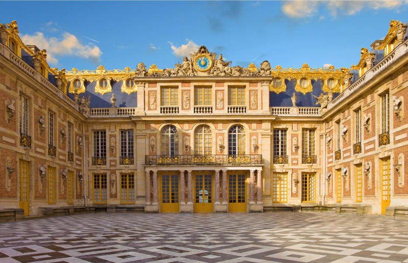 Palace of Versailles, France Home, grand home, Hearst Castle, California, USA, Como House, Australia, Winter Palace, Russia, Biltmore, North Carolina, USA, Palace of Versailles, France, Highclere Castle, UK, Mysore Palace, India, The Castle of Ravadinovo, Bulgaria, Casa Loma, Canada, Blenheim Palace, UK, Oheka Castle, New York, USA, Pena Palace, Portugal, Burghley House, UK, Neuschwanstein Castle, Germany, The Breakers, Rhode Island, USA, Dolmabahçe Palace, Turkey, Château de Chambord, France, Iolani Palace, Hawaii, USA, Himeji Castle, Japan, Hampton Court Palace, UK, Alhambra, Spain, De Haar Castle, Netherlands