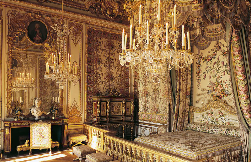 Palace of Versailles, France Home, grand home, Hearst Castle, California, USA, Como House, Australia, Winter Palace, Russia, Biltmore, North Carolina, USA, Palace of Versailles, France, Highclere Castle, UK, Mysore Palace, India, The Castle of Ravadinovo, Bulgaria, Casa Loma, Canada, Blenheim Palace, UK, Oheka Castle, New York, USA, Pena Palace, Portugal, Burghley House, UK, Neuschwanstein Castle, Germany, The Breakers, Rhode Island, USA, Dolmabahçe Palace, Turkey, Château de Chambord, France, Iolani Palace, Hawaii, USA, Himeji Castle, Japan, Hampton Court Palace, UK, Alhambra, Spain, De Haar Castle, Netherlands