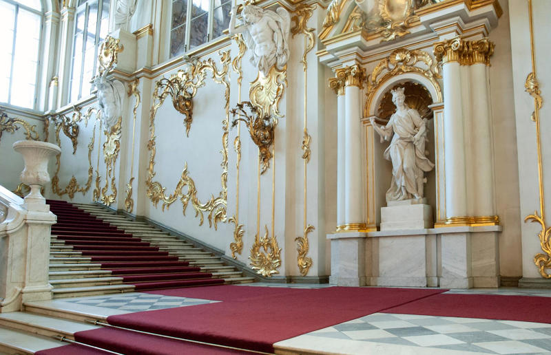 Winter Palace, Russia Home, grand home, Hearst Castle, California, USA, Como House, Australia, Winter Palace, Russia, Biltmore, North Carolina, USA, Palace of Versailles, France, Highclere Castle, UK, Mysore Palace, India, The Castle of Ravadinovo, Bulgaria, Casa Loma, Canada, Blenheim Palace, UK, Oheka Castle, New York, USA, Pena Palace, Portugal, Burghley House, UK, Neuschwanstein Castle, Germany, The Breakers, Rhode Island, USA, Dolmabahçe Palace, Turkey, Château de Chambord, France, Iolani Palace, Hawaii, USA, Himeji Castle, Japan, Hampton Court Palace, UK, Alhambra, Spain, De Haar Castle, Netherlands