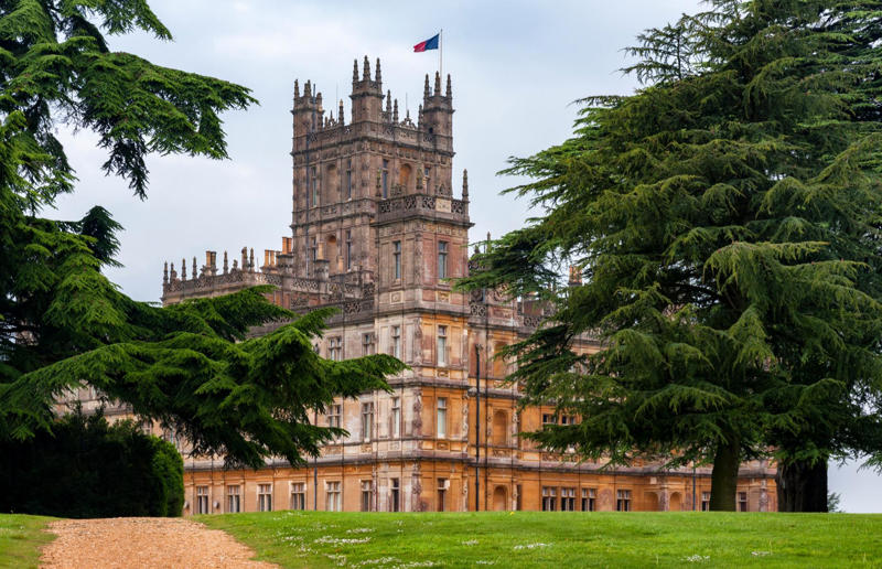 Highclere Castle, UK Home, grand home, Hearst Castle, California, USA, Como House, Australia, Winter Palace, Russia, Biltmore, North Carolina, USA, Palace of Versailles, France, Highclere Castle, UK, Mysore Palace, India, The Castle of Ravadinovo, Bulgaria, Casa Loma, Canada, Blenheim Palace, UK, Oheka Castle, New York, USA, Pena Palace, Portugal, Burghley House, UK, Neuschwanstein Castle, Germany, The Breakers, Rhode Island, USA, Dolmabahçe Palace, Turkey, Château de Chambord, France, Iolani Palace, Hawaii, USA, Himeji Castle, Japan, Hampton Court Palace, UK, Alhambra, Spain, De Haar Castle, Netherlands