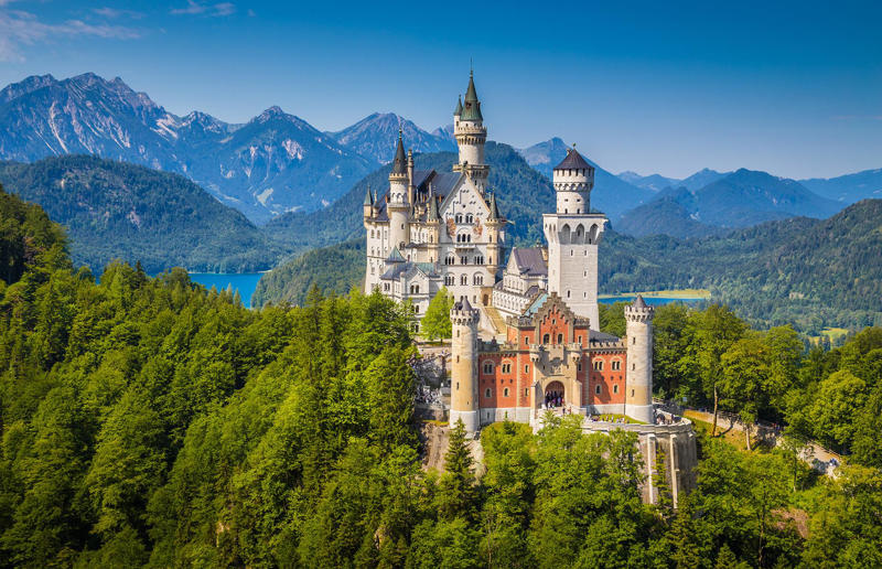Neuschwanstein Castle, Germany Home, grand home, Hearst Castle, California, USA, Como House, Australia, Winter Palace, Russia, Biltmore, North Carolina, USA, Palace of Versailles, France, Highclere Castle, UK, Mysore Palace, India, The Castle of Ravadinovo, Bulgaria, Casa Loma, Canada, Blenheim Palace, UK, Oheka Castle, New York, USA, Pena Palace, Portugal, Burghley House, UK, Neuschwanstein Castle, Germany, The Breakers, Rhode Island, USA, Dolmabahçe Palace, Turkey, Château de Chambord, France, Iolani Palace, Hawaii, USA, Himeji Castle, Japan, Hampton Court Palace, UK, Alhambra, Spain, De Haar Castle, Netherlands