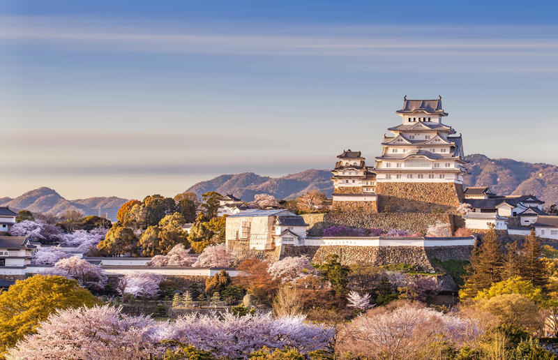 Himeji Castle, Japan Home, grand home, Hearst Castle, California, USA, Como House, Australia, Winter Palace, Russia, Biltmore, North Carolina, USA, Palace of Versailles, France, Highclere Castle, UK, Mysore Palace, India, The Castle of Ravadinovo, Bulgaria, Casa Loma, Canada, Blenheim Palace, UK, Oheka Castle, New York, USA, Pena Palace, Portugal, Burghley House, UK, Neuschwanstein Castle, Germany, The Breakers, Rhode Island, USA, Dolmabahçe Palace, Turkey, Château de Chambord, France, Iolani Palace, Hawaii, USA, Himeji Castle, Japan, Hampton Court Palace, UK, Alhambra, Spain, De Haar Castle, Netherlands