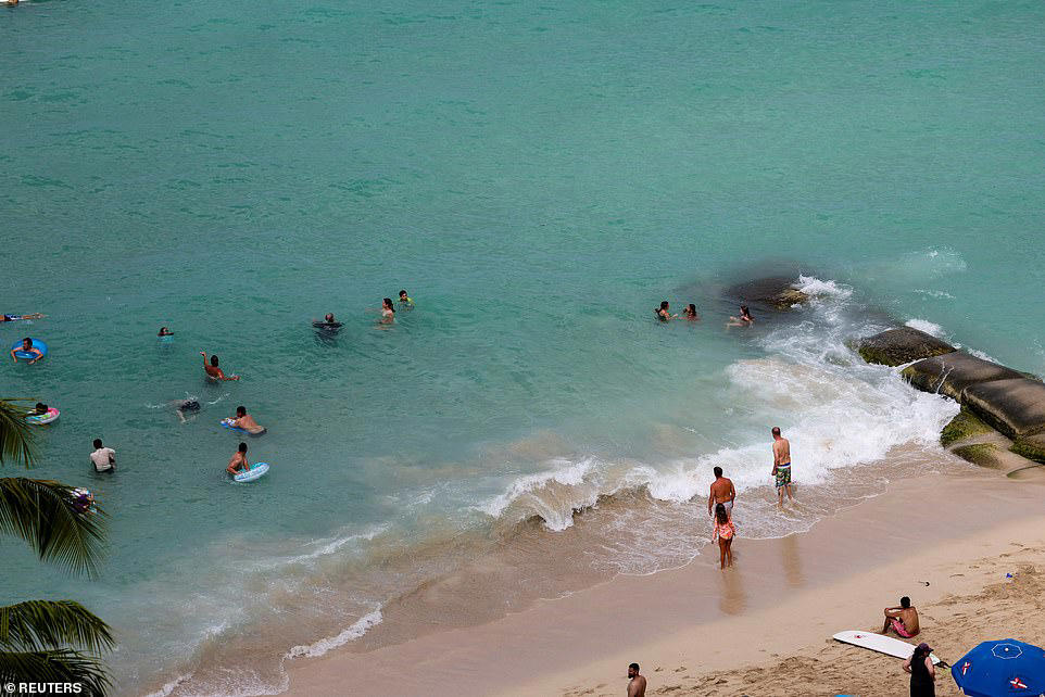 Swimmers ignore tsunami warning on Hawaii's Waikiki Beach