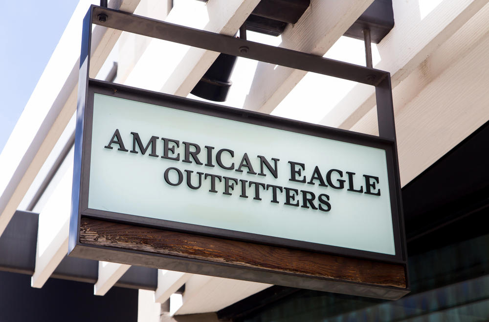 American Eagle's Denim Wall Abercrombie Models at Store Entrances, Spencer's Inappropriate Gift Section, Claire's Ear Piercing Stations, Hollister's Pitch-Black Interior, GameStop Trade-In Lines, FYE's Listening Stations, Victoria's Secret Pink Dog Giveaways, Brookstone's Massage Chairs, American Eagle's Denim Wall, Payless ShoeSource's BOGO Sales, Orange Julius Smoothie Stands, When Malls Were Social Media
