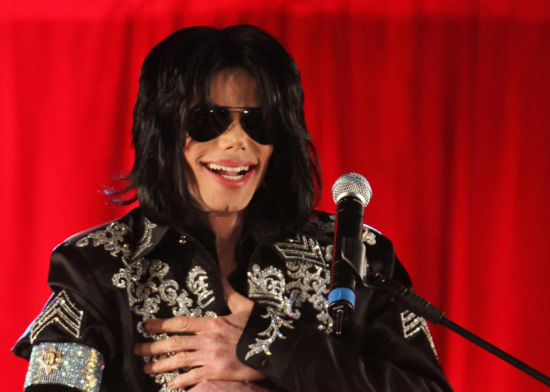 Michael Jackson Bon Saget, Chadwick Boseman, Kurt Cobain, Amy Winehouse, David Bowie, Robin Williams, Heath Ledger, Michael Jackson, Paul Walker, Whitney Houston, Bernie Mac, Steve Irwin, Liam Payne, Anna Nicole Smith, Brittany Murphy