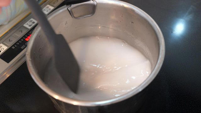 片栗粉で簡単！「もちもちわらび餅」の作り方, 今日のレシピのポイント, 動画でご覧になりたい方はこちら, YouTube「エプロン」簡単レシピを動画で紹介しています。, Instagram「エプロン」簡単レシピを写真で紹介しています。