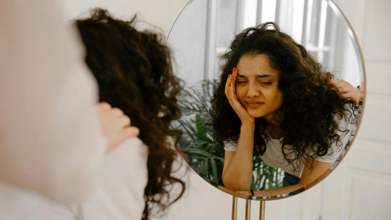 1. Feeling Like A Failure, 2. Decision Fatigue, 3. Missing Your Old Life, 4. Fear Of Losing Your Identity, 5. Resenting Your Partner, 6. Feeling Trapped, 7. Handling Advice Overload, 8. Not Feeling Valued, 9. Social Comparison, 10. Losing Control Of The Calendar, 11. Struggling To Bond, 12. Burnout From Physical Demands, 13. Irritability From Routine, 14. Constant Fear, 15. Frequent Mood Swings, 16. Communication Breakdowns, 17. Hyper-Awareness Mode, 18. Pressure To “Bounce Back”, 19. Guilt for Wanting a Break, 20. Loneliness At Home