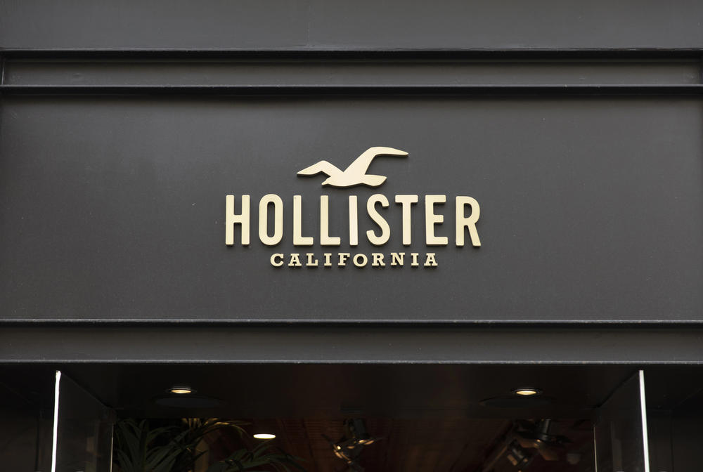Hollister's Pitch-Black Interior Abercrombie Models at Store Entrances, Spencer's Inappropriate Gift Section, Claire's Ear Piercing Stations, Hollister's Pitch-Black Interior, GameStop Trade-In Lines, FYE's Listening Stations, Victoria's Secret Pink Dog Giveaways, Brookstone's Massage Chairs, American Eagle's Denim Wall, Payless ShoeSource's BOGO Sales, Orange Julius Smoothie Stands, When Malls Were Social Media