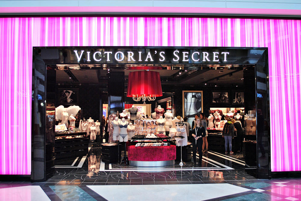 Victoria's Secret Pink Dog Giveaways Abercrombie Models at Store Entrances, Spencer's Inappropriate Gift Section, Claire's Ear Piercing Stations, Hollister's Pitch-Black Interior, GameStop Trade-In Lines, FYE's Listening Stations, Victoria's Secret Pink Dog Giveaways, Brookstone's Massage Chairs, American Eagle's Denim Wall, Payless ShoeSource's BOGO Sales, Orange Julius Smoothie Stands, When Malls Were Social Media