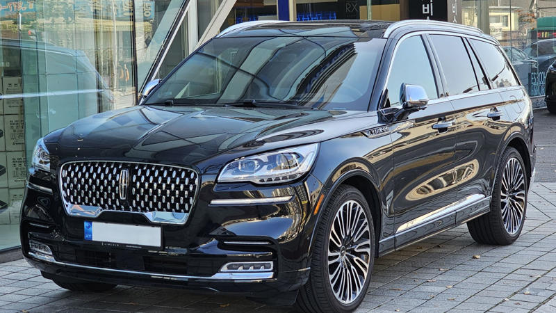7. Lincoln Aviator 1. Tesla Model S, 2. Tesla Model X, 3. Range Rover Sport, 4. Audi Q8, 5. Porsche Taycan, 6. BMW X1, 7. Lincoln Aviator, 8. Porsche Panamera, 9. Maserati Levante, 10. Range Rover Evoque, 1. Lexus IS 350, 2. Mercedes-Benz S-Class, 3. Volvo S60, 4. Lexus RX 450h, 5. Mercedes-Benz E-Class, 6. BMW 5 Series, 7. Lexus ES 350, 8. Acura TLX, 9. Porsche Macan, 10. Lexus LS