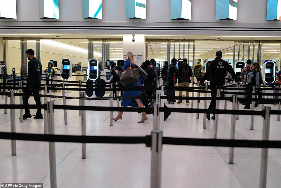 Severe weather causes delays at major East Coast airports