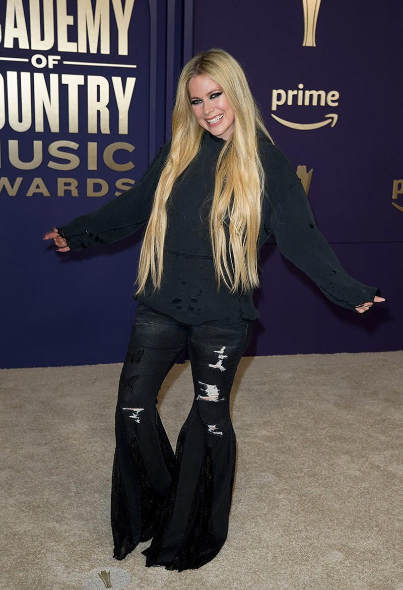 Justin Bieber, Bella, Yolanda and Anwar Hadid, Riley Keough, Ryan Sutter, Avril Lavigne , Shania Twain, Amy Schumer