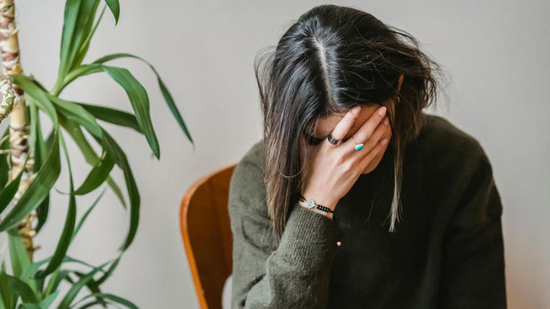 1. Feeling Like A Failure, 2. Decision Fatigue, 3. Missing Your Old Life, 4. Fear Of Losing Your Identity, 5. Resenting Your Partner, 6. Feeling Trapped, 7. Handling Advice Overload, 8. Not Feeling Valued, 9. Social Comparison, 10. Losing Control Of The Calendar, 11. Struggling To Bond, 12. Burnout From Physical Demands, 13. Irritability From Routine, 14. Constant Fear, 15. Frequent Mood Swings, 16. Communication Breakdowns, 17. Hyper-Awareness Mode, 18. Pressure To “Bounce Back”, 19. Guilt for Wanting a Break, 20. Loneliness At Home