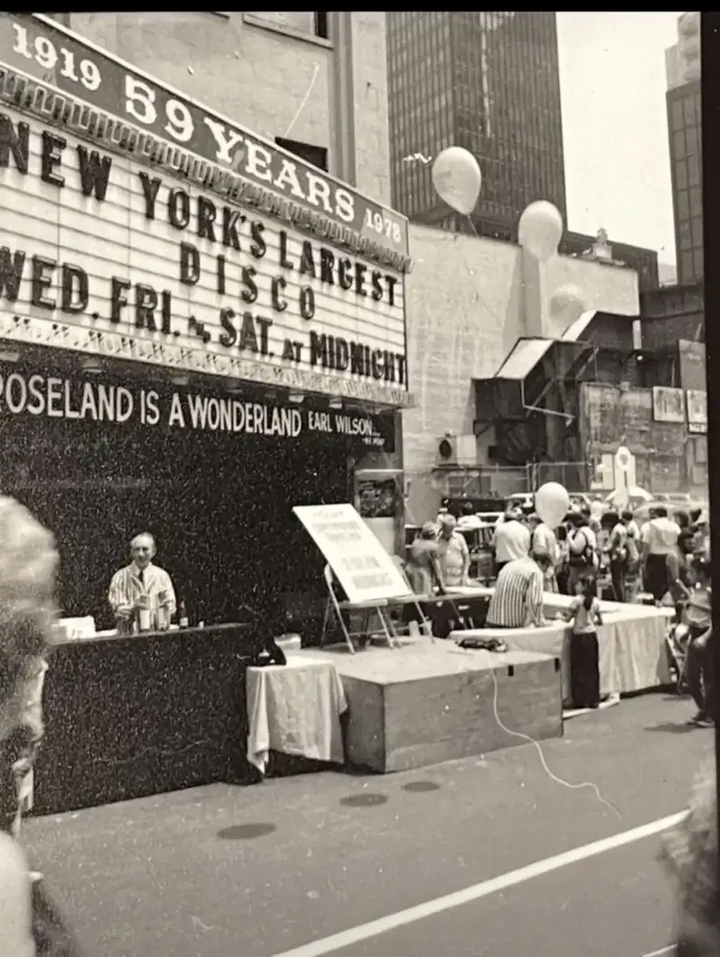 11. The World's Largest Disco Draws Crowds to Buffalo in 1978 1. Waiting In Line to See Star Wars, 1977, 2. January 19th 1977, The One and Only Day it Snowed in Miami, 3. Disco Sally, a 78-Year-Old Studio 54 Regular, Becomes a Symbol of the Era in 1978, 4. A Businessman Lights a Cigarette Inside a New York City Phone Booth in 1980, 5. Two Women Sit Casually on a Fire Escape in Harlem, NYC, in 1978, 6. Harrison Ford Appears as Colonel G. Lucas in Apocalypse Now, 1979, 7. In 1978, a Toddler Poses Next to the Family's New Color TV Like It's a Family Member, 8. Salesmen Sit on the Hoods of New Cars Waiting for Buyers at a California Dealership in 1979, 9. Kids Jump From a Fire Escape Onto Mattresses in NYC's Lower East Side, 1979, 10. Comic-Con San Diego in 1980 Captures the Wild Beginnings of Pop Culture Fandom, 11. The World's Largest Disco Draws Crowds to Buffalo in 1978, 12. Young Roller Skater in Red Moves Through Midtown Manhattan, 1979, 13. In 1978, Disco Dancing Lessons Spread to Suburbs Like Beaverton, Oregon, 14. An Apple II Computer and a Young Steve Jobs Revolutionize Tech in 1977, 15. A Woman Leans in to Kiss a Windsor Guard in a Whimsical Moment, 1980, 16. Two Guys Play Atari in Their Living Room in 1978, Defining Home Entertainment, 17. National Space Invaders Championship in 1980 Showcases a New Era of Gamers, 18. A Local News Crew in Texas Interviews Parents After Taking Kids to See Alien, 1979, 19. Young Woman in a "Consenting Adult" Shirt Enjoys the Rolling Stones in 1978, 20. In 1979, Reflections on the Dance Floor Captured the Disco Craze From Above, 21. A Canadian Gas Station Refuses to Fuel Soviet Ladas to Protest the Invasion of Afghanistan, 1980, 22. Subway Riders Carry Lawn Chairs for a Beach Day in NYC, Summer 1978, 23. High School Seniors Pose Before Heading on a Ski Trip in 1980, 24. Young Girl Embraces Teddy Boy Fashion and Rock 'n' Roll Dancing, 1979, 25. In 1980, Bronx Teens Turn the Streets Into a Stage With BMX Tricks, 26. Olivia Newton-John and John Travolta Redefine Teen Style on the Set of Grease, 1978, 27. KISS Fans in Buffalo, NY, Fully Embrace Glam Rock Culture, 1978, 28. New UK Prime Minister Margaret Thatcher Celebrates Her Election Victory, 1979, 29. The Sony Walkman Hits the Market With a Bold Ad Declaring "There's a Revolution in the Streets", 1980, 30. A Young Man Spins the Top Hits of 1978 on AM Radio Studio, 31. Four New Jersey Teens Check Under the Hood of a Car With a Backwards Design, 1979, 32. Elvis Presley's Final Performance in 1977 Leaves Fans With an Iconic Farewell, 33. Protesters Flood the Capitol in March 1980 to Oppose Military Draft Registration, 34. Staten Island Families Resort to Kerosene Lamps During the 1977 Blackout