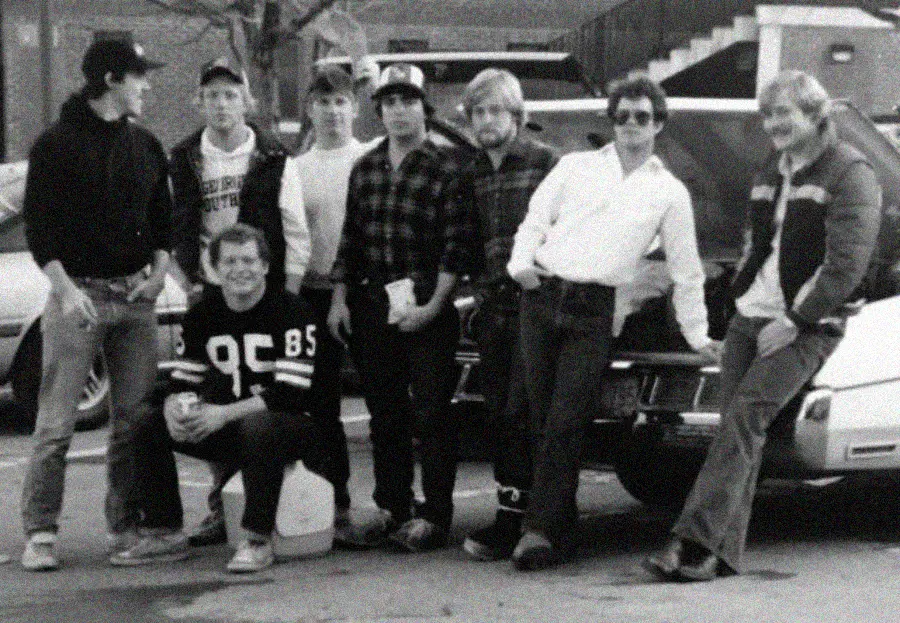 23. High School Seniors Pose Before Heading on a Ski Trip in 1980 1. Waiting In Line to See Star Wars, 1977, 2. January 19th 1977, The One and Only Day it Snowed in Miami, 3. Disco Sally, a 78-Year-Old Studio 54 Regular, Becomes a Symbol of the Era in 1978, 4. A Businessman Lights a Cigarette Inside a New York City Phone Booth in 1980, 5. Two Women Sit Casually on a Fire Escape in Harlem, NYC, in 1978, 6. Harrison Ford Appears as Colonel G. Lucas in Apocalypse Now, 1979, 7. In 1978, a Toddler Poses Next to the Family's New Color TV Like It's a Family Member, 8. Salesmen Sit on the Hoods of New Cars Waiting for Buyers at a California Dealership in 1979, 9. Kids Jump From a Fire Escape Onto Mattresses in NYC's Lower East Side, 1979, 10. Comic-Con San Diego in 1980 Captures the Wild Beginnings of Pop Culture Fandom, 11. The World's Largest Disco Draws Crowds to Buffalo in 1978, 12. Young Roller Skater in Red Moves Through Midtown Manhattan, 1979, 13. In 1978, Disco Dancing Lessons Spread to Suburbs Like Beaverton, Oregon, 14. An Apple II Computer and a Young Steve Jobs Revolutionize Tech in 1977, 15. A Woman Leans in to Kiss a Windsor Guard in a Whimsical Moment, 1980, 16. Two Guys Play Atari in Their Living Room in 1978, Defining Home Entertainment, 17. National Space Invaders Championship in 1980 Showcases a New Era of Gamers, 18. A Local News Crew in Texas Interviews Parents After Taking Kids to See Alien, 1979, 19. Young Woman in a "Consenting Adult" Shirt Enjoys the Rolling Stones in 1978, 20. In 1979, Reflections on the Dance Floor Captured the Disco Craze From Above, 21. A Canadian Gas Station Refuses to Fuel Soviet Ladas to Protest the Invasion of Afghanistan, 1980, 22. Subway Riders Carry Lawn Chairs for a Beach Day in NYC, Summer 1978, 23. High School Seniors Pose Before Heading on a Ski Trip in 1980, 24. Young Girl Embraces Teddy Boy Fashion and Rock 'n' Roll Dancing, 1979, 25. In 1980, Bronx Teens Turn the Streets Into a Stage With BMX Tricks, 26. Olivia Newton-John and John Travolta Redefine Teen Style on the Set of Grease, 1978, 27. KISS Fans in Buffalo, NY, Fully Embrace Glam Rock Culture, 1978, 28. New UK Prime Minister Margaret Thatcher Celebrates Her Election Victory, 1979, 29. The Sony Walkman Hits the Market With a Bold Ad Declaring "There's a Revolution in the Streets", 1980, 30. A Young Man Spins the Top Hits of 1978 on AM Radio Studio, 31. Four New Jersey Teens Check Under the Hood of a Car With a Backwards Design, 1979, 32. Elvis Presley's Final Performance in 1977 Leaves Fans With an Iconic Farewell, 33. Protesters Flood the Capitol in March 1980 to Oppose Military Draft Registration, 34. Staten Island Families Resort to Kerosene Lamps During the 1977 Blackout