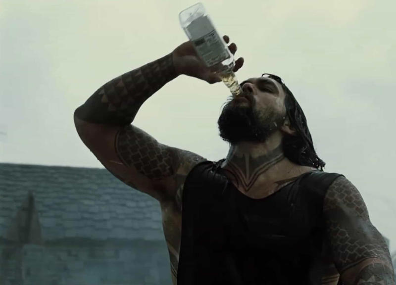 Meet Aquaman Where it all began, Marine biologist, Model behavior, Model of the Year, The best move?, Battle scars, Meet the family, Becoming the barbarian, Partners in crime, Maneater, Meet Aquaman, Joining the 'Justice League', Self defense, New responsibilities, Joining 'Dune', A fruitful year
