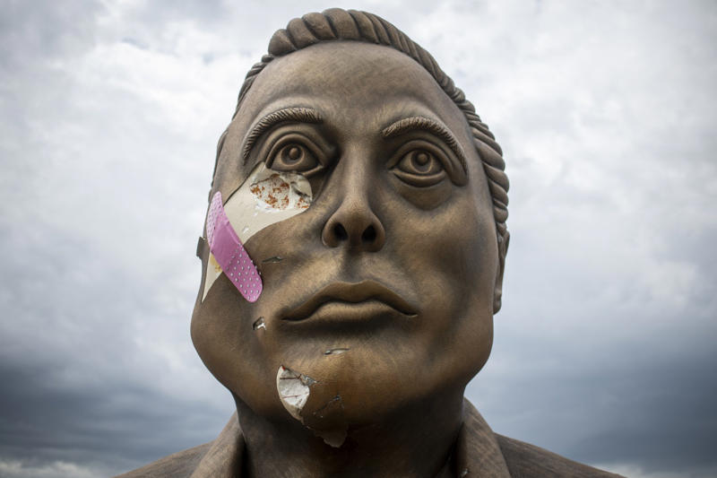 The move to Texas, Rocket tests, The creation of the Starbase town, Local protests, The desire to be king, SpaceX rules, Elon Musk immortalized, The leap to Mars, A law unto itself, Tesla diners, The occupation of Mars, The ubiquitous X in Tesla Town, SpaceX and the Musk clan, Musk's America Party, Burnout?