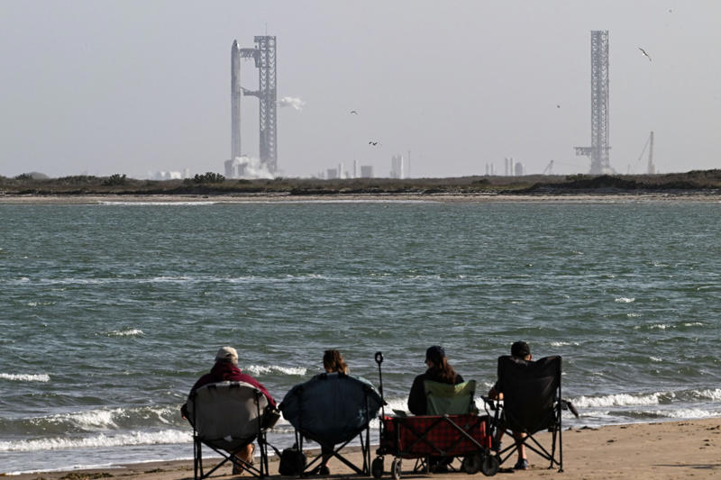 The move to Texas, Rocket tests, The creation of the Starbase town, Local protests, The desire to be king, SpaceX rules, Elon Musk immortalized, The leap to Mars, A law unto itself, Tesla diners, The occupation of Mars, The ubiquitous X in Tesla Town, SpaceX and the Musk clan, Musk's America Party, Burnout?