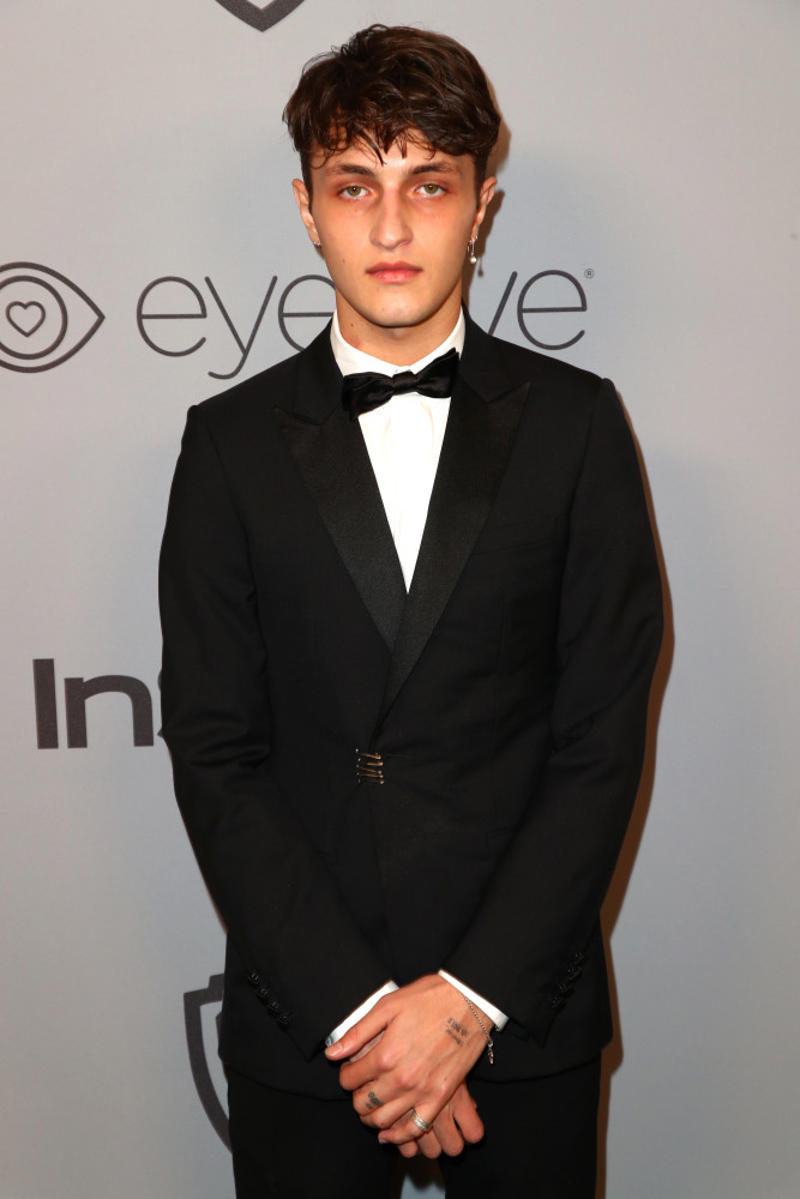 Anwar Hadid How does one get Lyme disease?, If left untreated, Why it’s so common, How to avoid it, Justin Timberlake, Justin Bieber, Shania Twain, Yolanda Hadid, Anwar Hadid, Ben Stiller, Ashley Olsen, Debbie Gibson, Daryl Hall, Jamie-Lynn Sigler, George W. Bush, Parker Posey, Christy Turlington