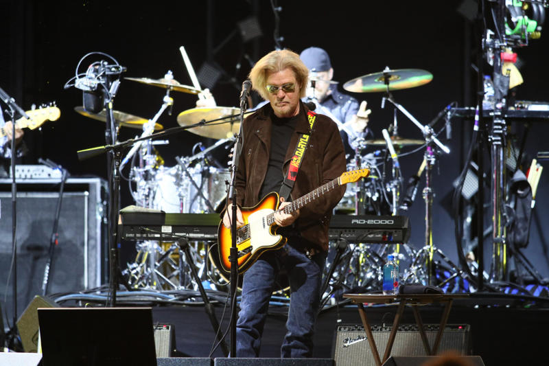 Daryl Hall How does one get Lyme disease?, If left untreated, Why it’s so common, How to avoid it, Justin Timberlake, Justin Bieber, Shania Twain, Yolanda Hadid, Anwar Hadid, Ben Stiller, Ashley Olsen, Debbie Gibson, Daryl Hall, Jamie-Lynn Sigler, George W. Bush, Parker Posey, Christy Turlington