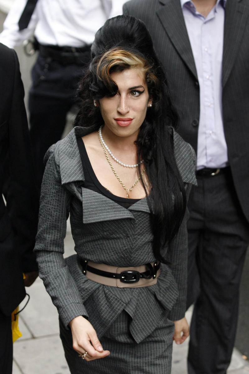 Amy Winehouse Nicolas Cage, Snoop Dogg, Keanu Reeves, Amy Winehouse, Cat Stevens, Rubin "Hurricane" Carter, Ruggero Deodato, Todd Bridges, Venus Williams, Mabel Normand, Jane Fonda