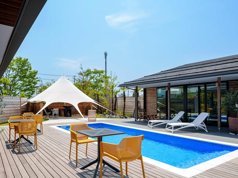 【夏限定スイーツ①】チョコミントワッフル, 【夏限定スイーツ②】ひまわりのパンナコッタ, 【夏限定ランチ】ロコモコプレート スープ付, メニュー(2025年8月時点)