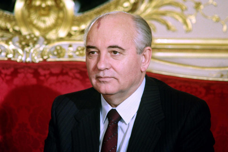 Historical events, Reunification of Germany, Hubble launch into space, The Simpsons, 'Ghost' movie release, An acclaimed film, Mandela gets out of prison, World Cup, Mikhail Gorbachev receives Nobel Peace Prize, Mariah Carey: Vision of Love, Sinead O'Connor's hit 'Nothing Compares 2 U', Ayrton Senna wins Formula 1 for the second time, Microsoft Office, Margaret Thatcher's resignation, Tower of Pisa is closed, The Human Genome Project