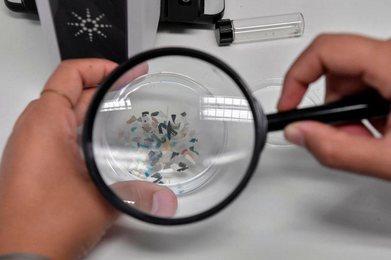 How are these microplastics getting into our organs?, How contaminated is your body?, A fairly healthy life, Plastic particles act like sponges, Interfering with our hormone systems, Glass containers over plastic and clean eating, The best for children, Even tea bags can be a source