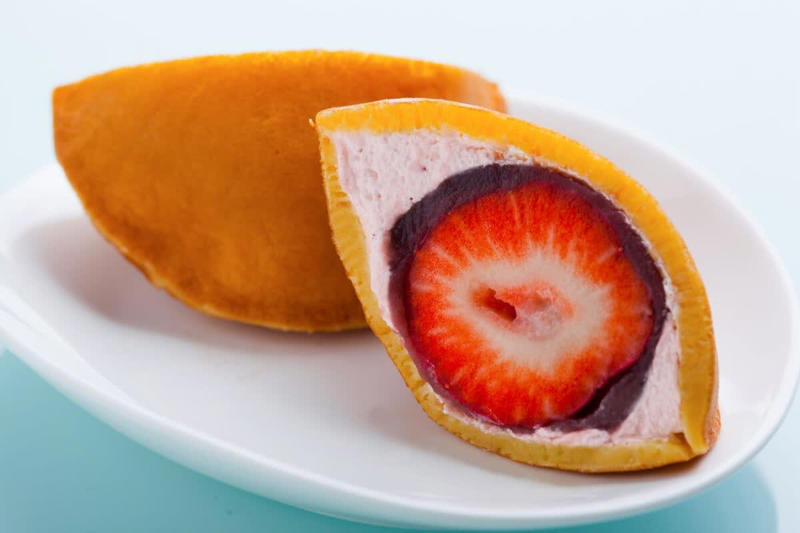 明太子の風味に、バリバリ食感！ 何枚でもいけるばい！, ｜めんべい（福太郎）, いちご大福じゃなくて、いちごのどら焼きばい！, ｜あまおう苺入りどら焼き「どらきんぐ生」（伊都きんぐ）, 外側カリカリ、中ホクホク！ 歴史ある太宰府名物！, 【住んでるまちレポート！】明太子好きにはたまらない施設！ 工場見学や明太子作り体験、明太子食べ放題も！