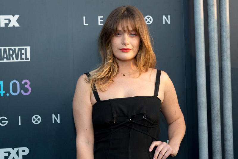 A familiar face, even if you don't know from where, From Minnesota, with frost and talent, Luxury training, without the drama, 'Fargo' gave her a first hit, 'Legion' and her craziest role so far, Not a model, but she could be, She went to Japan... on HBO, She also does movies, but without the red carpet, About her private life: Good luck with that, Today: Continues to add without rushing, A career without hurries or hashtags