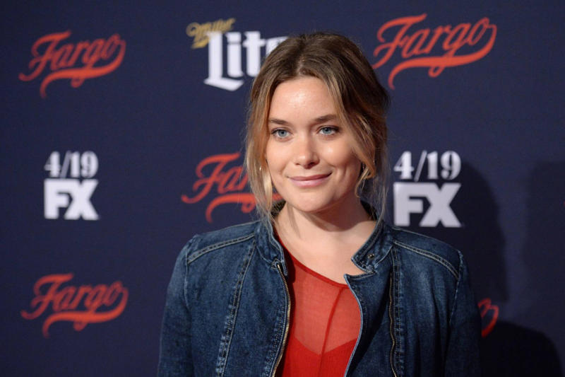 A familiar face, even if you don't know from where, From Minnesota, with frost and talent, Luxury training, without the drama, 'Fargo' gave her a first hit, 'Legion' and her craziest role so far, Not a model, but she could be, She went to Japan... on HBO, She also does movies, but without the red carpet, About her private life: Good luck with that, Today: Continues to add without rushing, A career without hurries or hashtags