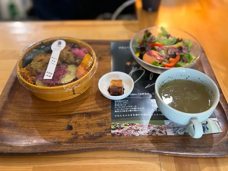 素材の旨みを引き出す、塩麹へのこだわり, ここでしか味わえない旨み！「塩麹漬け鮭わっぱ弁当」, 地域で愛される、わっぱ弁当の広がり, ペットと過ごす、自由で豊かな時間