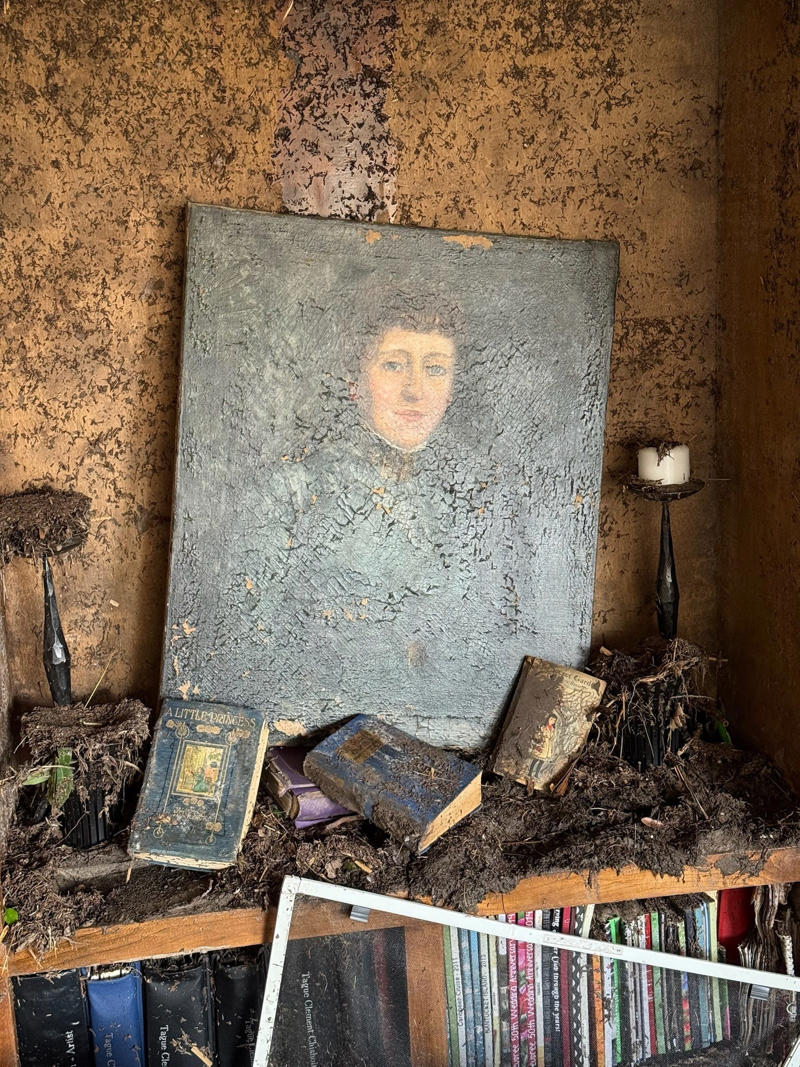 'The lady picking up personal effects', A family's heirlooms returned, An errant oar and how 'hope floats', Family photos from a home called 'Kerplunk'